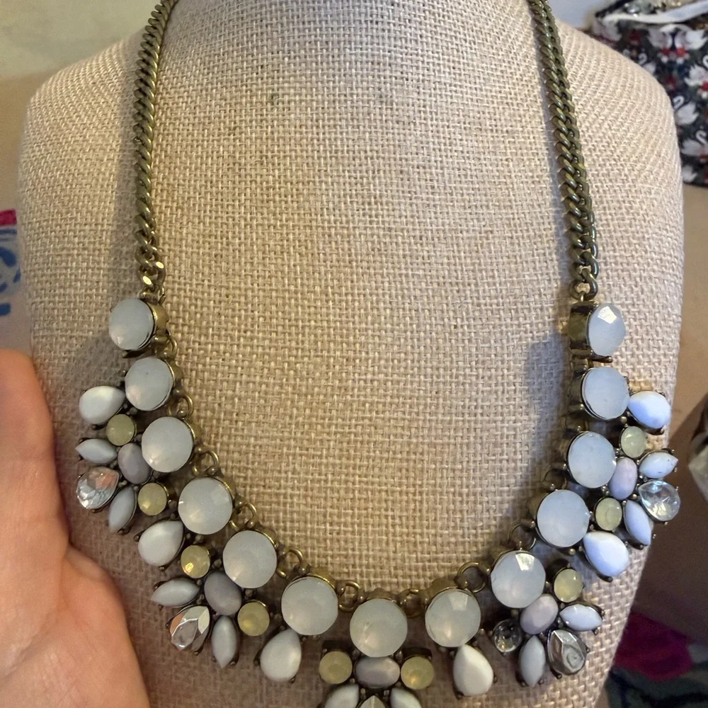 Elegant White and‎ Gold Statement Necklace